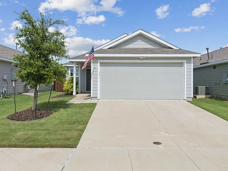 7408 Bluebell Ln — Photo 3