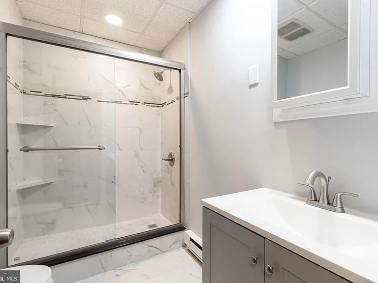 2522 Shields St — Photo 12