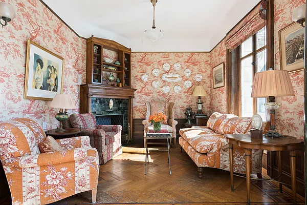 Sold by Compass | media 17