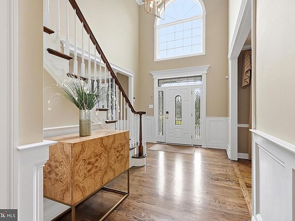 5th image of 302 Jefferson Dr