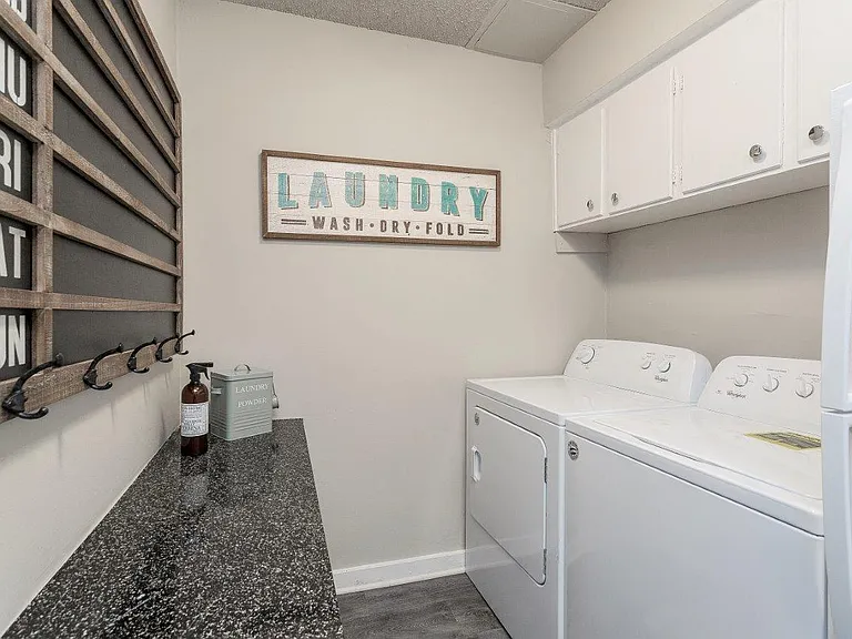 Hickory Creek Apartment and Townhomes — Photo 12