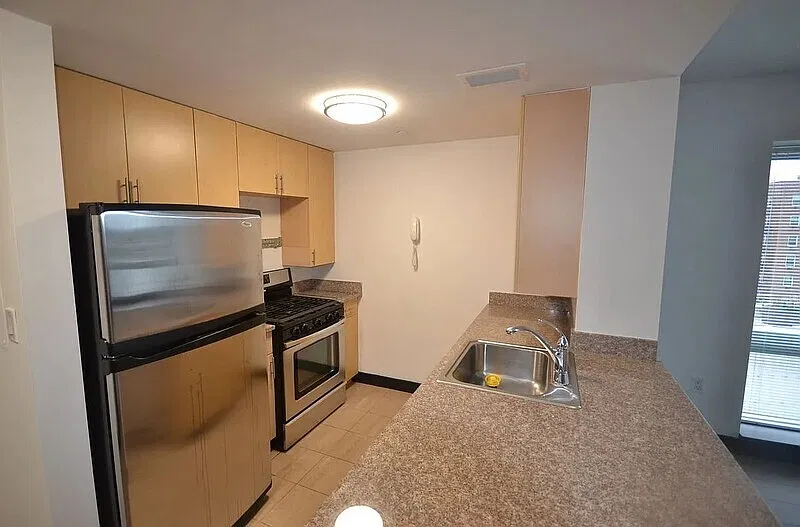 8915 Parsons Blvd — Photo 3