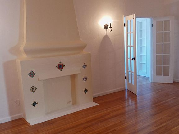 3rd image of 337 N Heliotrope Dr #337