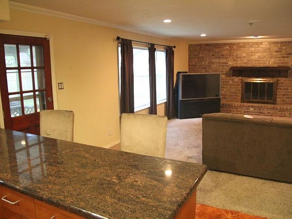 3rd image of 1115 Woodfield Ln