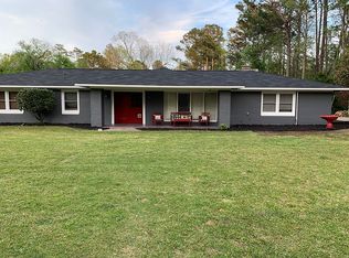 1098 Lake Rd, Newport, NC 28570