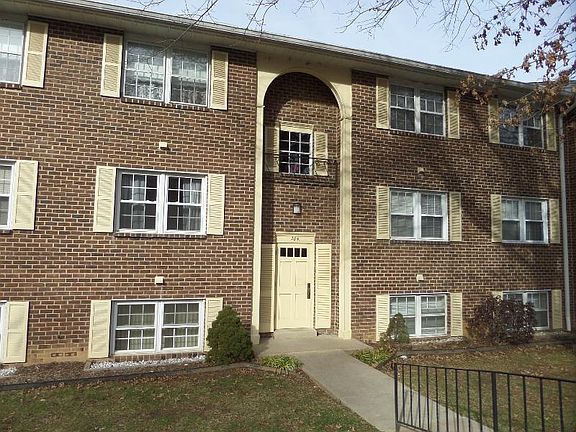 2nd image of 204 Crocker Dr Unit B