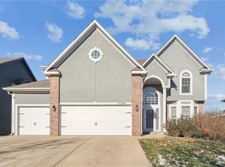 21600 W 98th Ter, Lenexa, KS 66227