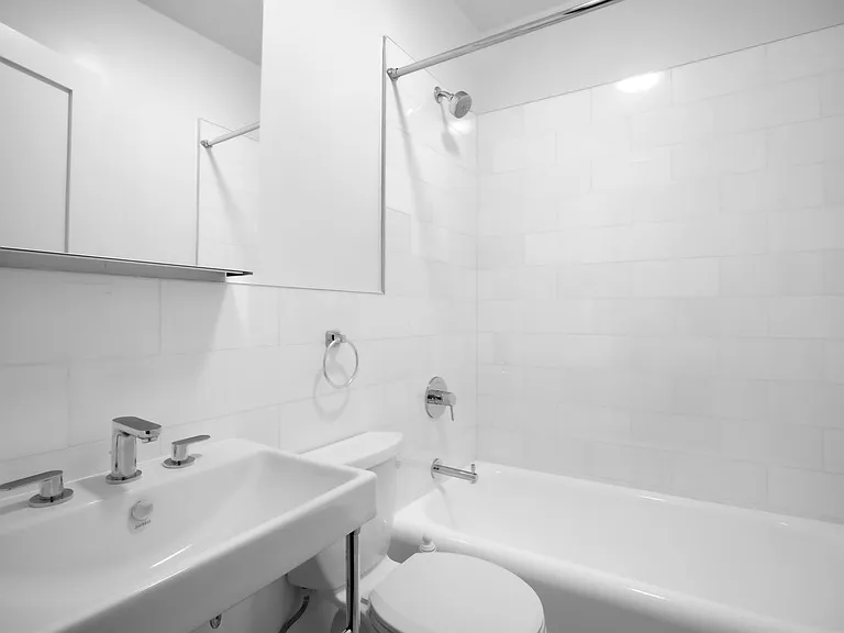 208 W 23rd St #803 — Photo 4