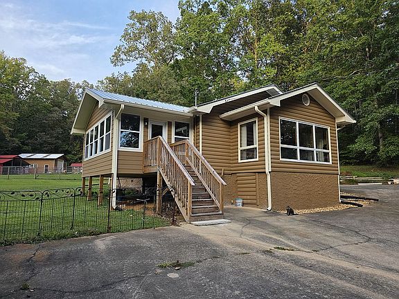 5th image of 403 N Stringer Rd