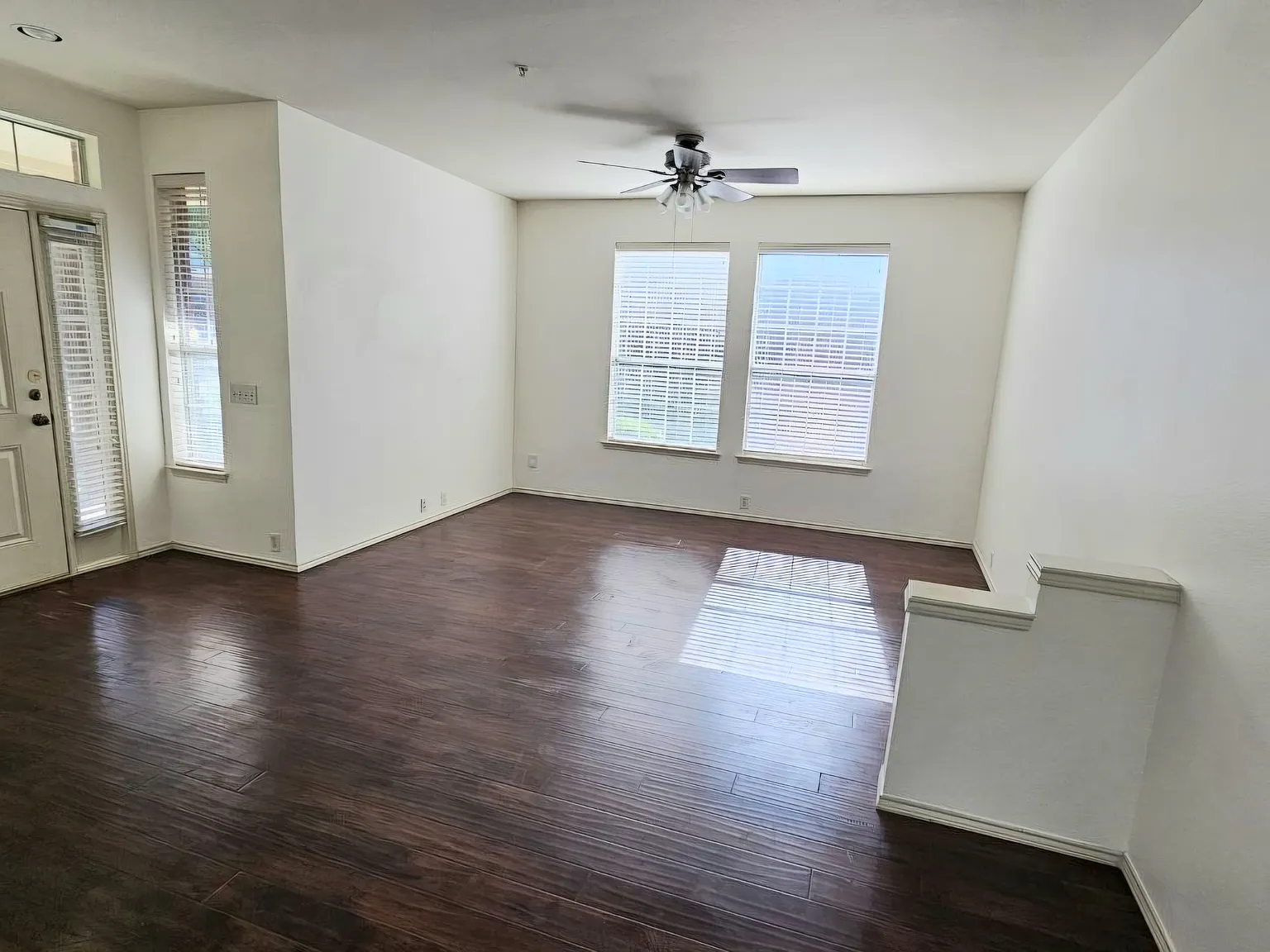 3 bed, 2.5 bath, 1644 sqft, $1,980 — Photo 2