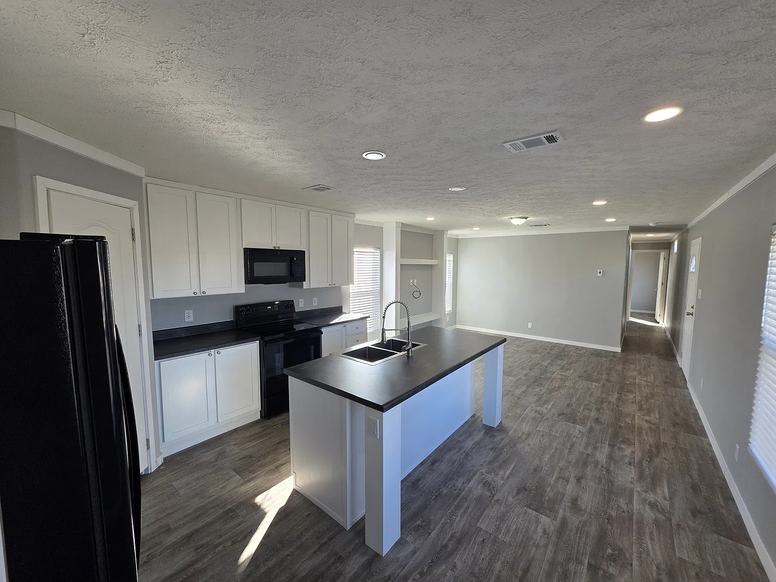 3 bed, 1200 sqft, $1,250 — Photo 3