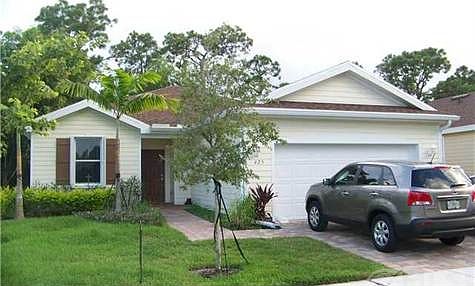 1st image of 625 NE Moss Rose Pl