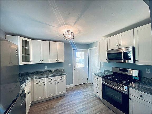 New kitchen cabinets and appliances