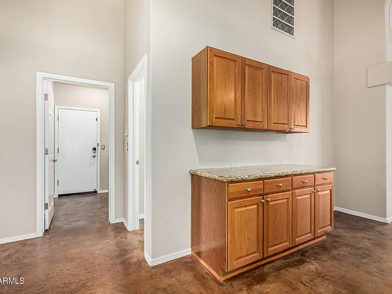 4704 E Hearn Rd — Photo 34