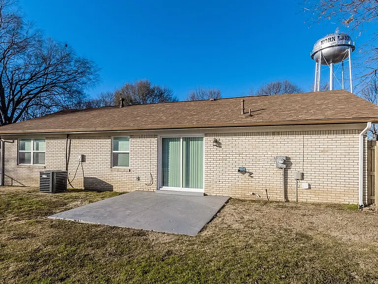 5691 Briarwood Dr — Photo 15