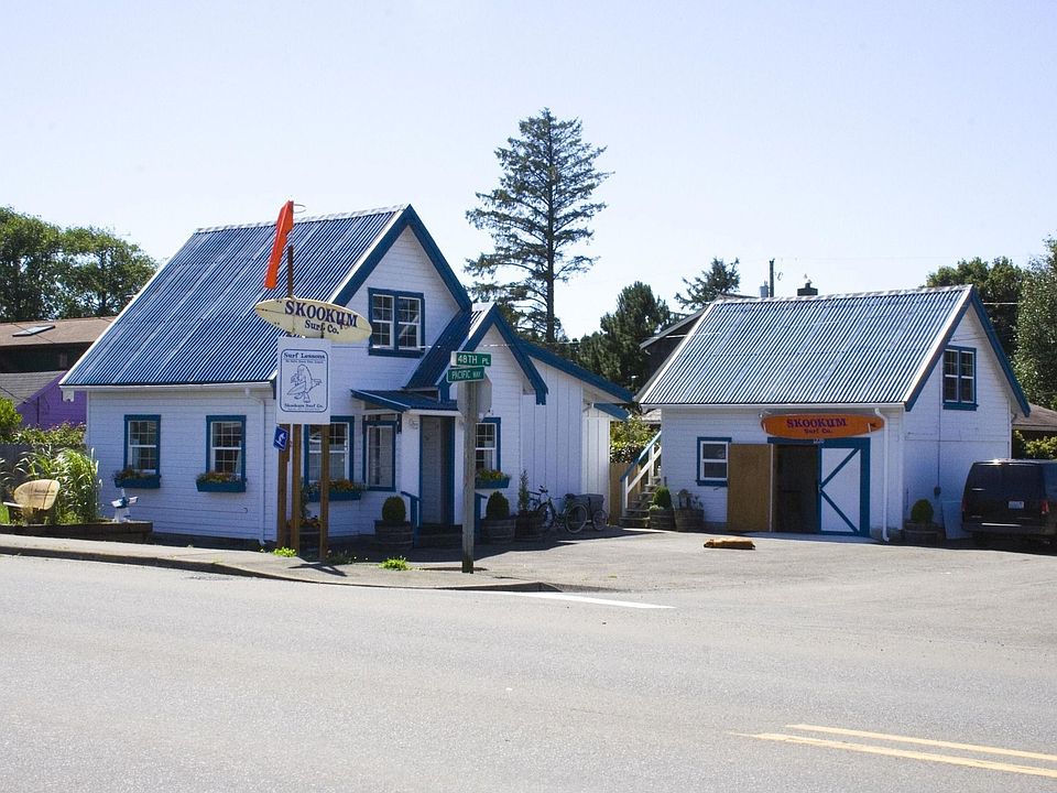 Outside - from across the main thoroughfare