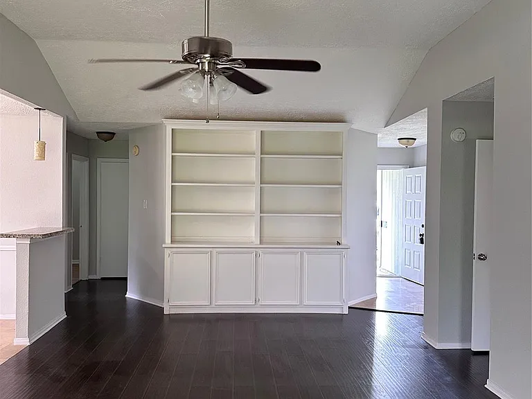 19530 Gladewater Dr — Photo 2