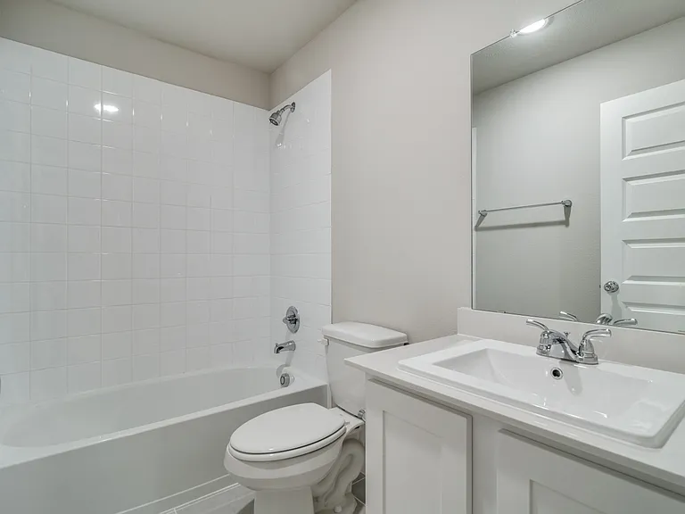 2717 Green River Rd — Photo 6