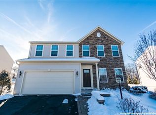 6071 Amber Dr, Farmington, NY 14425