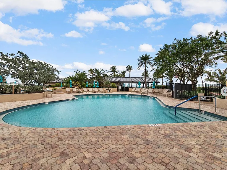 4900 N Ocean Blvd #1601 — Photo 35