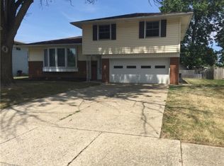 11230 Holliston Ln, Parma Heights, OH 44130