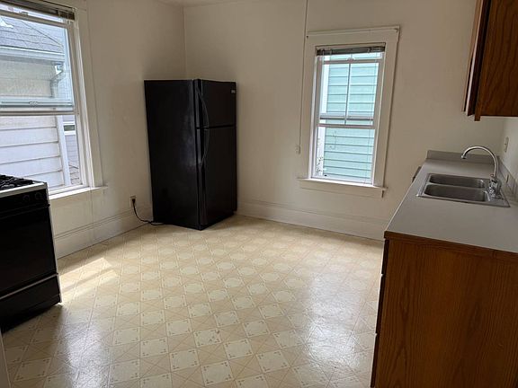 4th image of 533 Federal Ave E #B