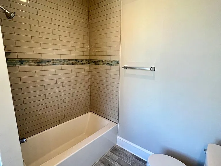 2331 W Grace Street — Photo 16