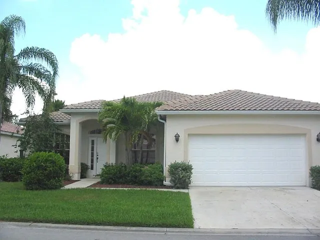 11028 Lakeland Cir