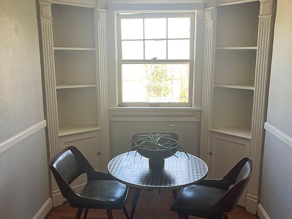 3rd image of 614 E Meyer Blvd #1