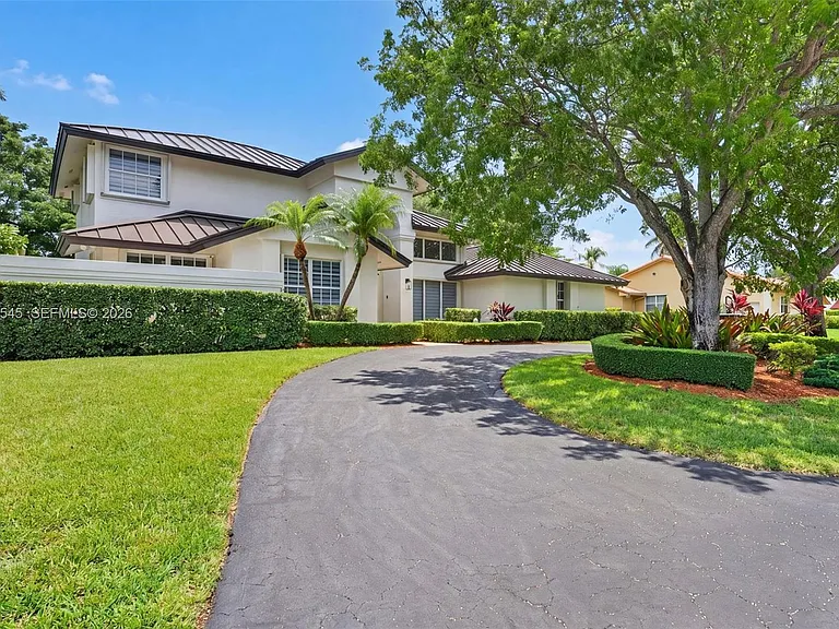8224 SW 178th Ter — Photo 3