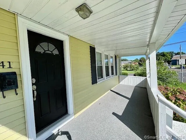 4 bed, 1365 sqft, $2,950 — Photo 2