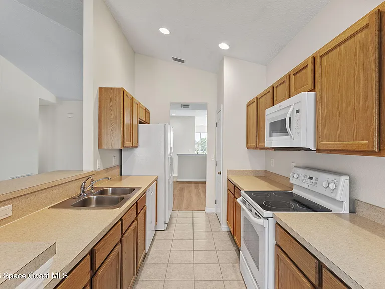 907 Ocaso Ln #201 — Photo 5