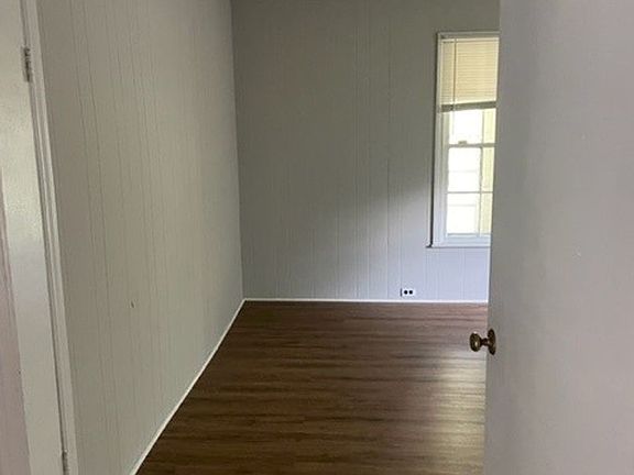 3rd image of 192 Floyd Cir