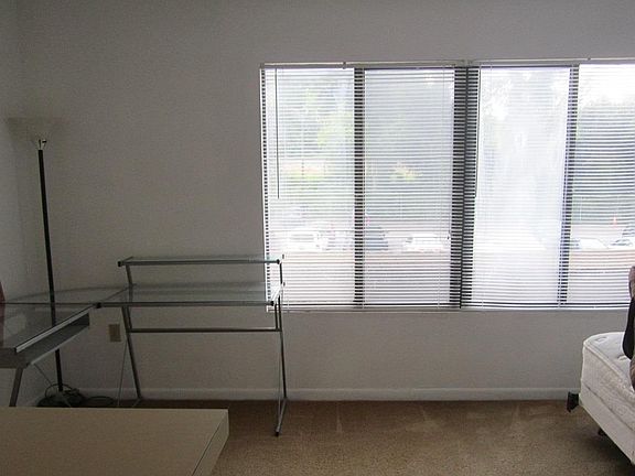4th image of 1600 Park Cir APT 105