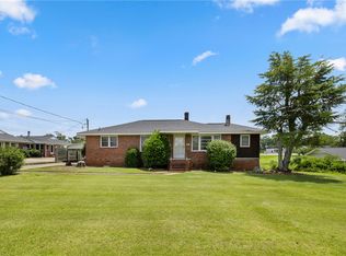 615 S Pine St, Seneca, SC 29678