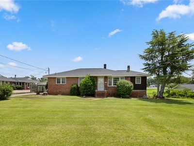 615 S Pine St, Seneca, SC, 29678