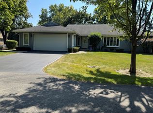 1611 Pfingsten Rd, Northbrook, IL 60062