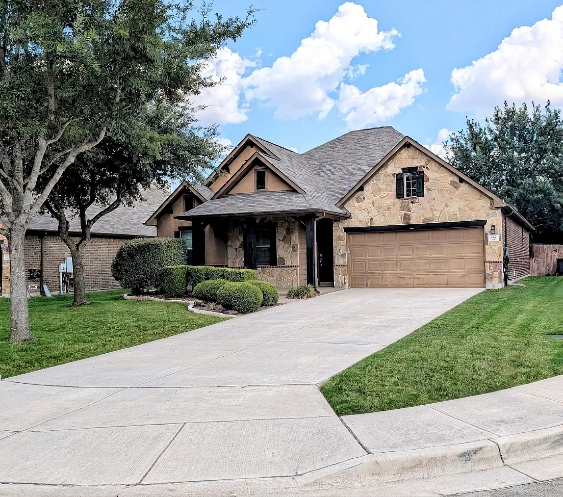 4 bed, 2011 sqft, $2,900 — Photo 1