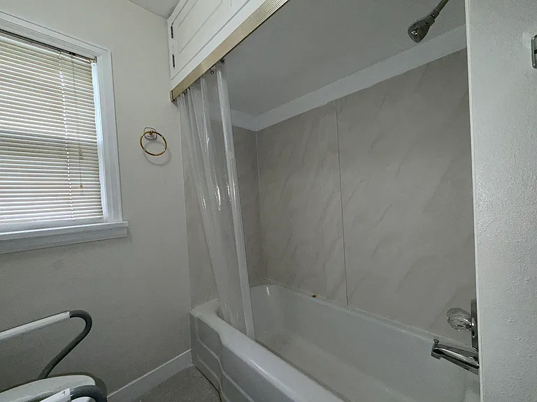 216 S Poplar St — Photo 6