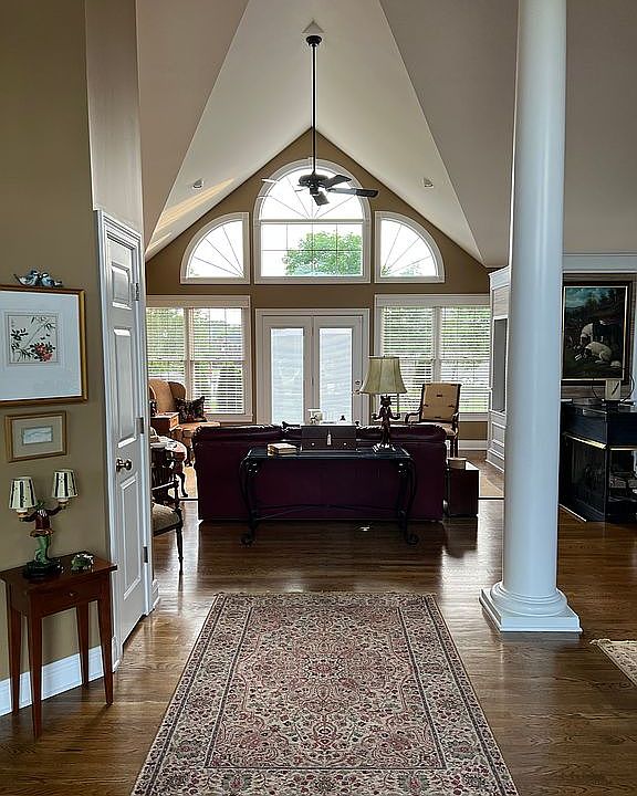 1st image of 204 Helmsley Ln