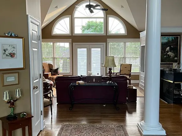 204 Helmsley Ln, Versailles, KY 40383