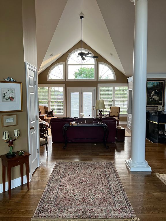 204 Helmsley Ln - Property Image