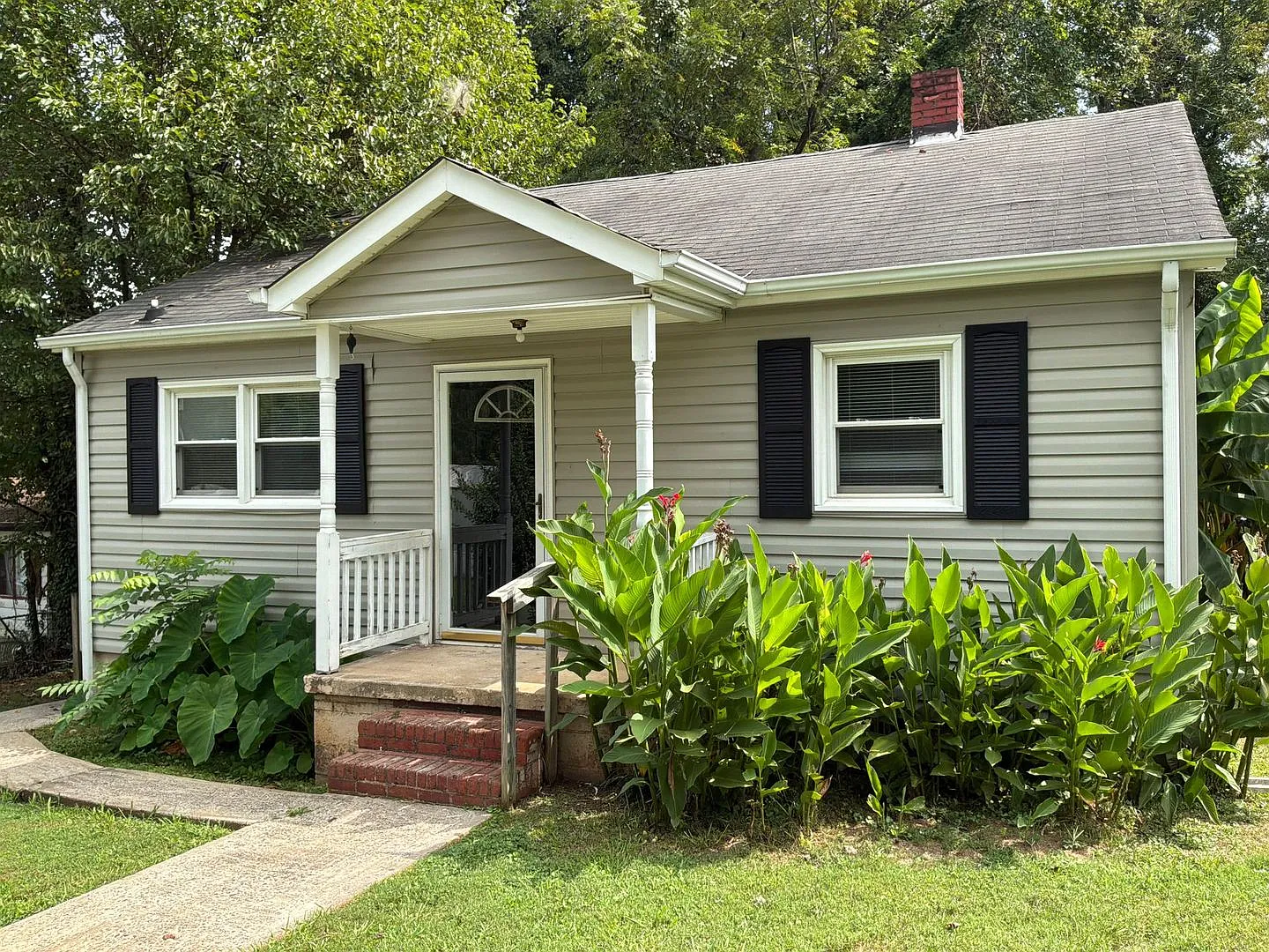 You will love this 2 bedroom/1 bath home in Gastonia. — Photo 1