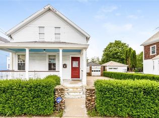 98 Van Zandt Ave, Newport, RI 02840