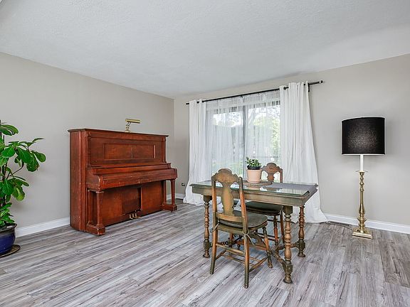 4th image of 15806 Laramie Ave APT 6