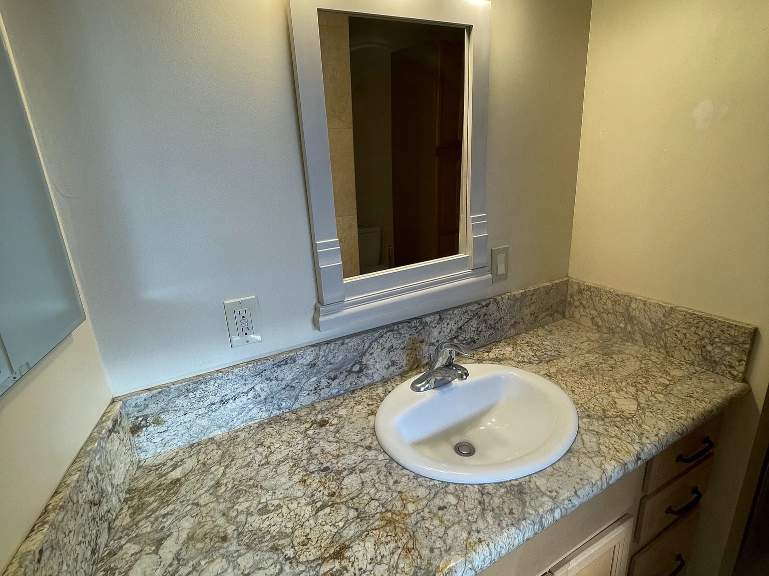 Studio, 600 sqft, $1,800 — Photo 4