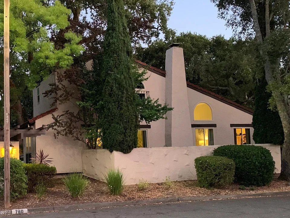 780 Adobe Dr