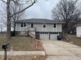 501 SE Claremont St, Lees Summit, MO 64063