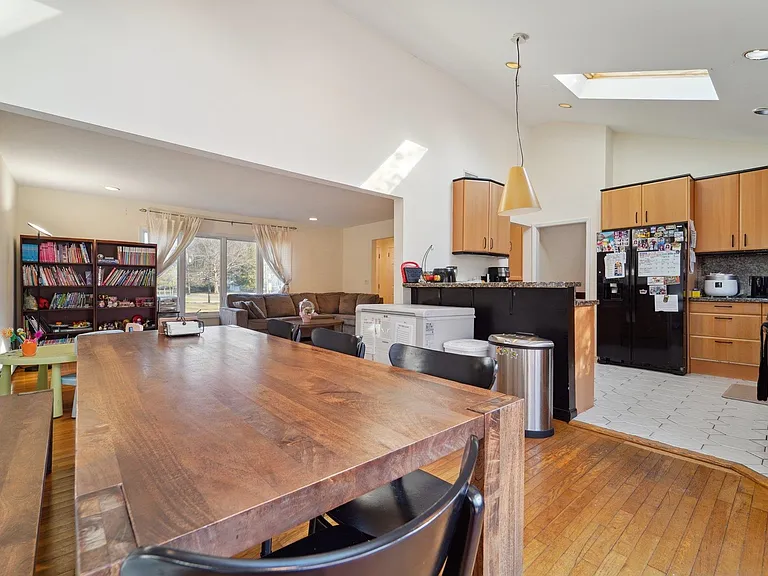 324 Brook St #324 — Photo 6