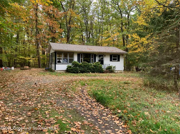 18 Little Lake Rd, Lake Ariel, PA 18436